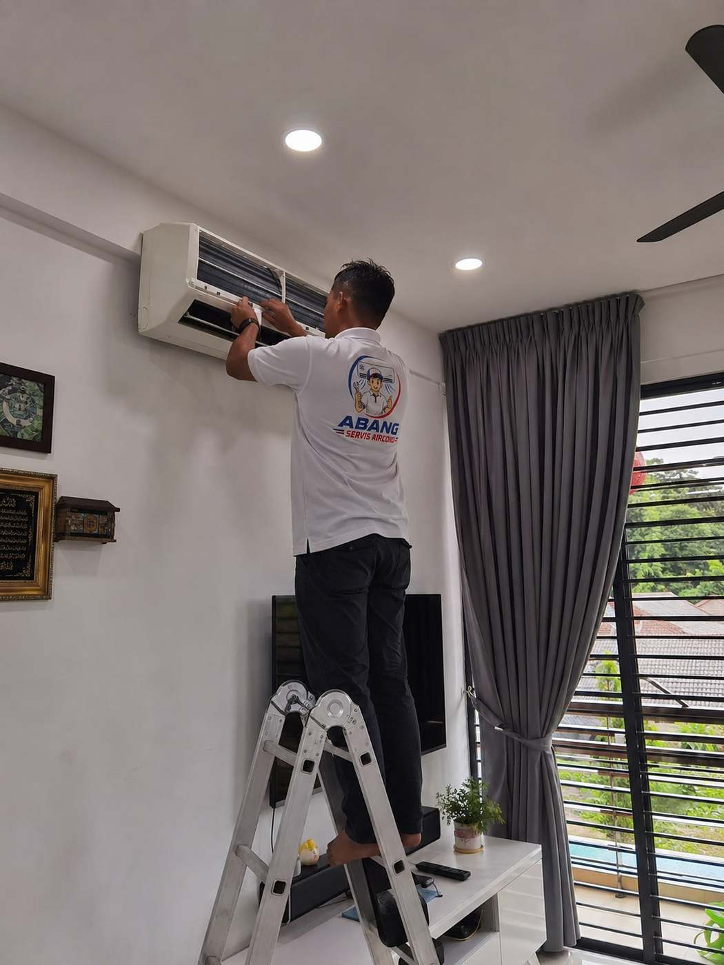Cuci aircond ruang tamu di Cheras oleh Abang Servis Aircond